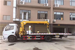 花木附近汽车轮胎更换